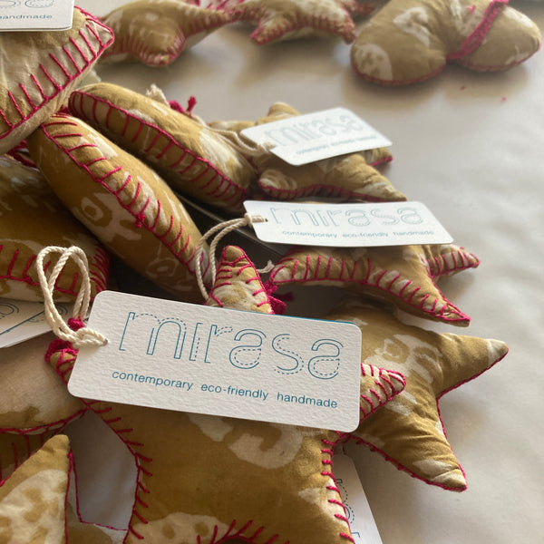 Heart Ornament- Bold Leaf